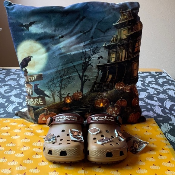 🧛♂️ CROCS COUNT CHOCULA CLASSIC CLOG 🧛♂️ NWT 🧛♂️ - Picture 2 of 16